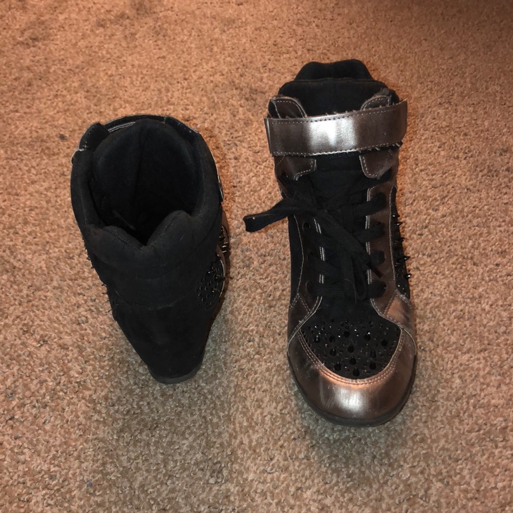 Size 7 booties - Picture 2 of 4